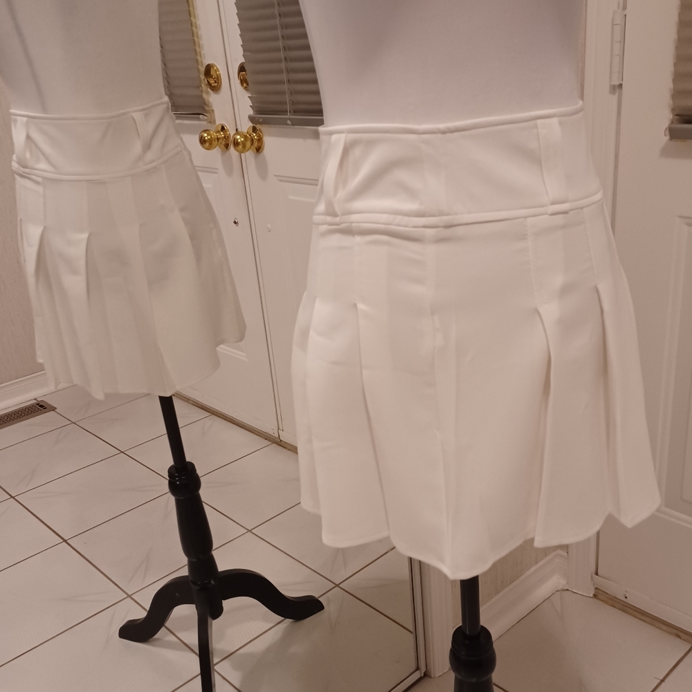 4/$40 New White Pleated Skirt - Size 2